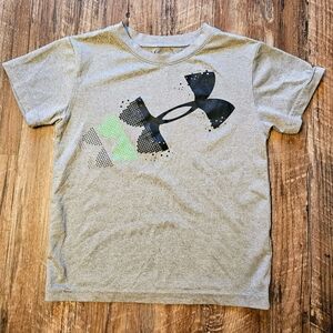 Size 5 Boy's Under Armour Heat Gear Short Sleeve Logo Shirt